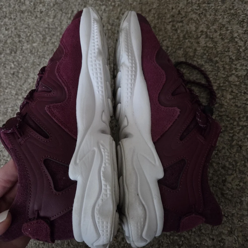 Adidas Ozweego Plus W‎ Victory Crimson Running Shoes Maroon Size 7.5 Womens